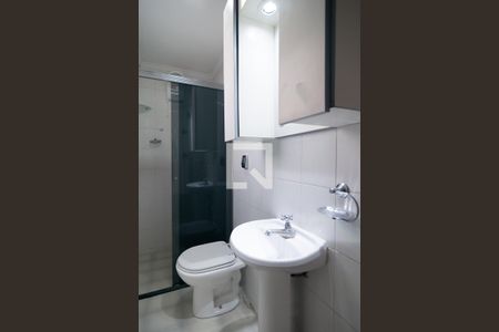 Banheiro de apartamento para alugar com 1 quarto, 33m² em Bela Vista, São Paulo