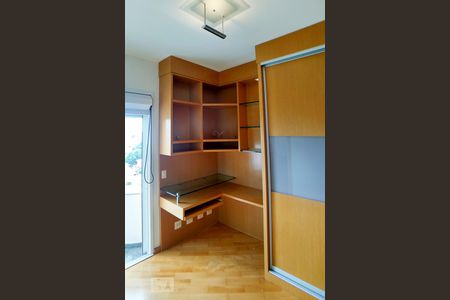 Apartamento à venda com 180m², 4 quartos e 4 vagas Apartamento à venda com 180m², 4 quartos e 4 vagasSuíte 3