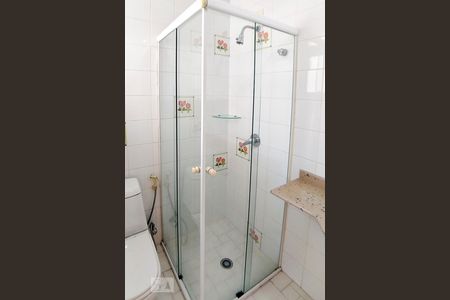 Apartamento à venda com 180m², 4 quartos e 4 vagas Apartamento à venda com 180m², 4 quartos e 4 vagasBanheiro da Suíte 2