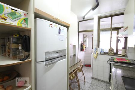 Apartamento à venda com 103m², 3 quartos e 2 vagasCozinha
