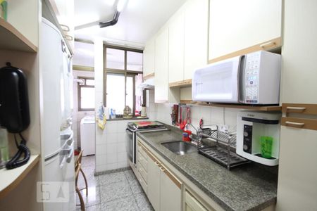 Apartamento à venda com 103m², 3 quartos e 2 vagasCozinha