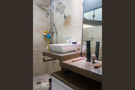 Casa para alugar com 354m², 3 quartos e 3 vagas Casa para alugar com 354m², 3 quartos e 3 vagasBanheiro Suite 2