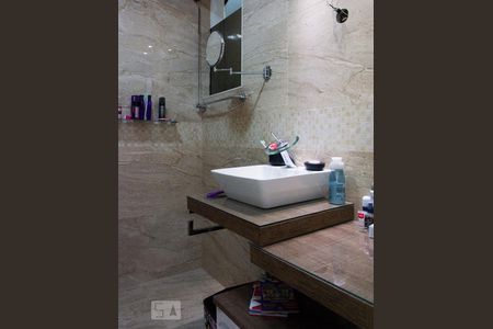 Casa para alugar com 354m², 3 quartos e 3 vagas Casa para alugar com 354m², 3 quartos e 3 vagasBanheiro Suite 1