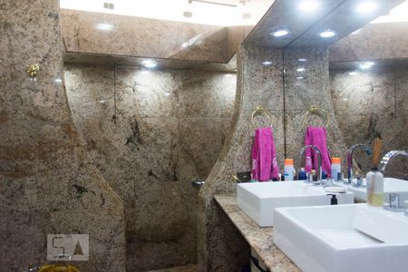 Casa para alugar com 354m², 3 quartos e 3 vagas Casa para alugar com 354m², 3 quartos e 3 vagasBanheiro suite master