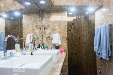 Casa para alugar com 354m², 3 quartos e 3 vagas Casa para alugar com 354m², 3 quartos e 3 vagasBanheiro suite master