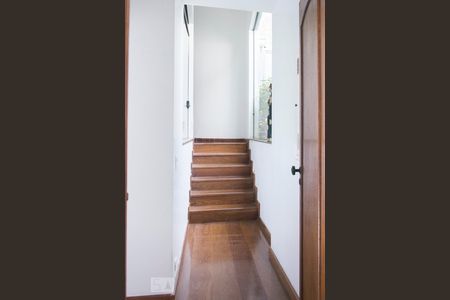 Casa para alugar com 354m², 3 quartos e 3 vagas Casa para alugar com 354m², 3 quartos e 3 vagasCorredor quartos 2° Andar