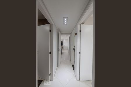 Corredor de apartamento para alugar com 3 quartos, 104m² em Jardim Avelino, São Paulo