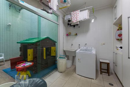 Casa de condomínio à venda com 380m², 3 quartos e 3 vagas1o. Andar - Área de serviço