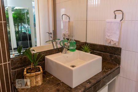 Casa de condomínio à venda com 380m², 3 quartos e 3 vagas1o. Andar - Lavabo