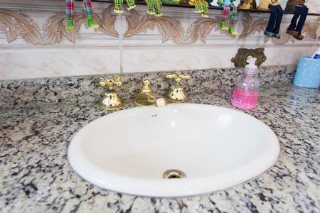 Casa à venda com 220m², 3 quartos e 3 vagasBanheiro da Suíte