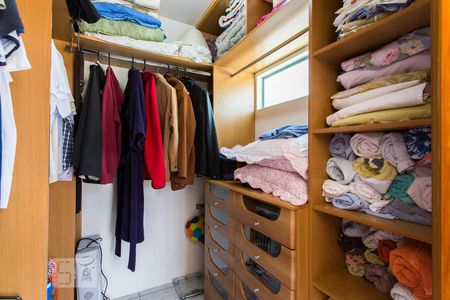 Casa à venda com 220m², 3 quartos e 3 vagasCloset da Suíte