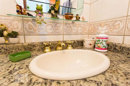 Casa à venda com 220m², 3 quartos e 3 vagasBanheiro 1