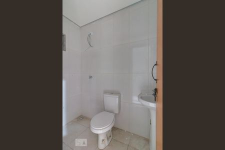 Banheiro de casa para alugar com 1 quarto, 50m² em Vila Itapoan, Guarulhos