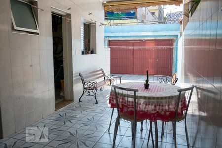 Casa à venda com 150m², 4 quartos e 5 vagasFundos