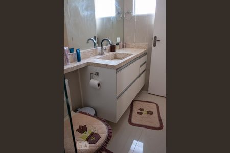 Casa à venda com 150m², 4 quartos e 5 vagasBanheiro da Suíte