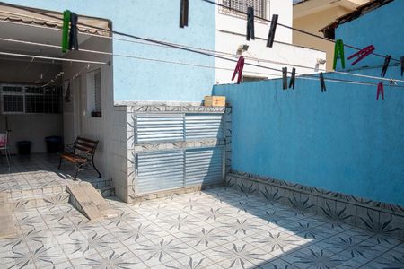 Casa à venda com 150m², 4 quartos e 5 vagasFundos