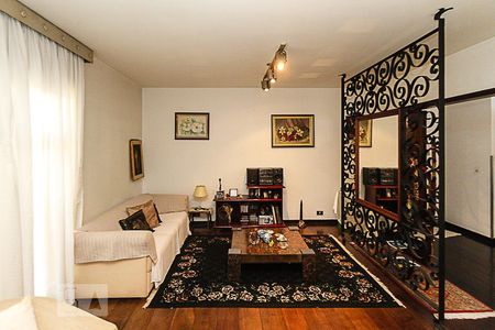 Casa à venda com 300m², 4 quartos e 3 vagas Casa à venda com 300m², 4 quartos e 3 vagasSala