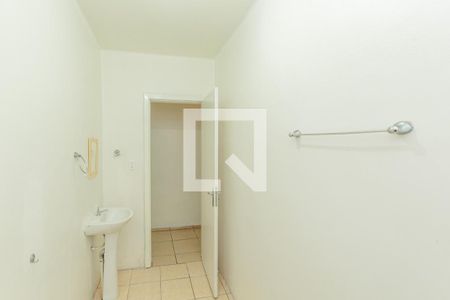 Banheiro de apartamento à venda com 1 quarto, 46m² em Teresópolis, Porto Alegre