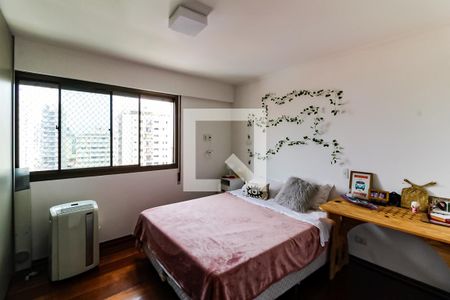 Apartamento à venda com 330m², 4 quartos e 4 vagas Apartamento à venda com 330m², 4 quartos e 4 vagasQuarto 2 - Suíte
