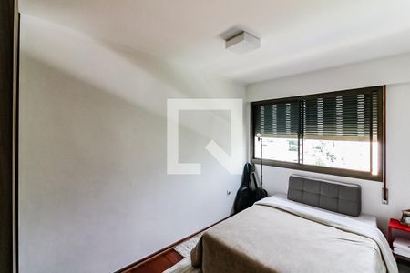 Apartamento à venda com 330m², 4 quartos e 4 vagas Apartamento à venda com 330m², 4 quartos e 4 vagasQuarto 3