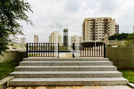 Apartamento à venda com 330m², 4 quartos e 4 vagas Apartamento à venda com 330m², 4 quartos e 4 vagasÁrea comum - Piscina