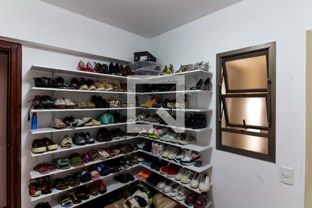 Apartamento à venda com 330m², 4 quartos e 4 vagas Apartamento à venda com 330m², 4 quartos e 4 vagasCloset