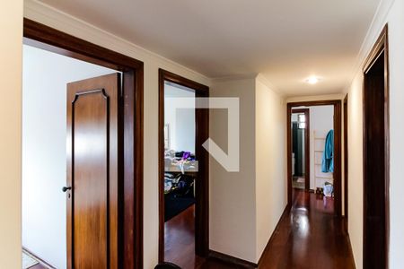 Apartamento à venda com 330m², 4 quartos e 4 vagas Apartamento à venda com 330m², 4 quartos e 4 vagasCorredor dos Quartos