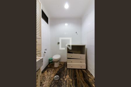 Apartamento à venda com 330m², 4 quartos e 4 vagas Apartamento à venda com 330m², 4 quartos e 4 vagasBanheiro Social