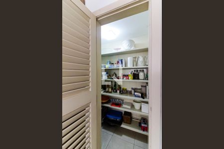 Apartamento à venda com 330m², 4 quartos e 4 vagas Apartamento à venda com 330m², 4 quartos e 4 vagasCozinha - Despensa