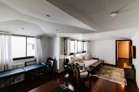 Apartamento à venda com 330m², 4 quartos e 4 vagas Apartamento à venda com 330m², 4 quartos e 4 vagasSala de TV