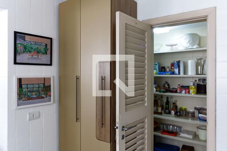 Apartamento à venda com 330m², 4 quartos e 4 vagas Apartamento à venda com 330m², 4 quartos e 4 vagasCozinha - Despensa