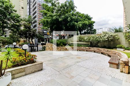 Apartamento à venda com 330m², 4 quartos e 4 vagas Apartamento à venda com 330m², 4 quartos e 4 vagasÁrea externa