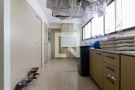 Apartamento à venda com 330m², 4 quartos e 4 vagas Apartamento à venda com 330m², 4 quartos e 4 vagasÁrea de Serviço