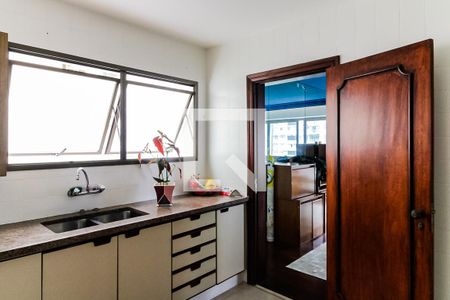 Apartamento à venda com 330m², 4 quartos e 4 vagas Apartamento à venda com 330m², 4 quartos e 4 vagasCozinha