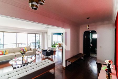 Apartamento à venda com 330m², 4 quartos e 4 vagas Apartamento à venda com 330m², 4 quartos e 4 vagasHall de Entrada