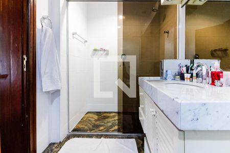 Apartamento à venda com 330m², 4 quartos e 4 vagas Apartamento à venda com 330m², 4 quartos e 4 vagasBanheiro Social