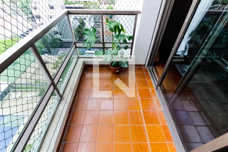 Apartamento à venda com 330m², 4 quartos e 4 vagas Apartamento à venda com 330m², 4 quartos e 4 vagasSacada do Quarto 1 - Suíte