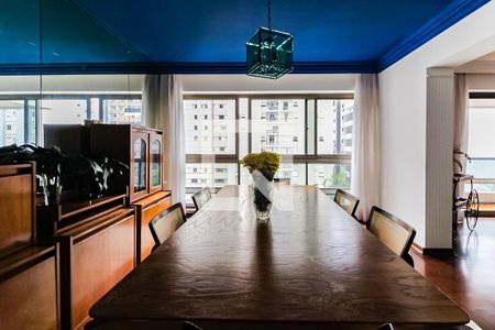 Apartamento à venda com 330m², 4 quartos e 4 vagas Apartamento à venda com 330m², 4 quartos e 4 vagasSala de Jantar