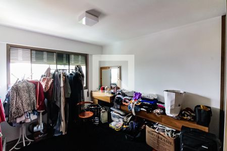 Apartamento à venda com 330m², 4 quartos e 4 vagas Apartamento à venda com 330m², 4 quartos e 4 vagasQuarto 4