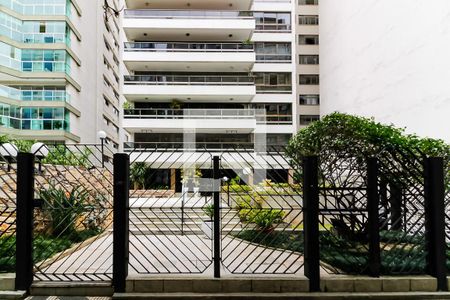 Apartamento à venda com 330m², 4 quartos e 4 vagas Apartamento à venda com 330m², 4 quartos e 4 vagasFachada