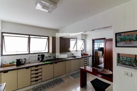 Apartamento à venda com 330m², 4 quartos e 4 vagas Apartamento à venda com 330m², 4 quartos e 4 vagasCozinha