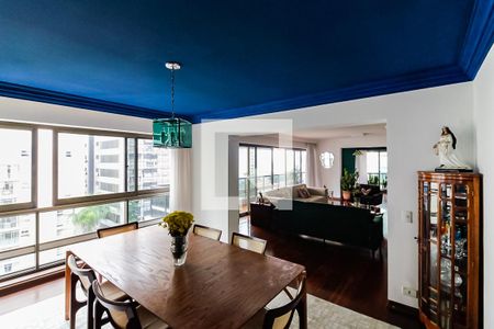 Apartamento à venda com 330m², 4 quartos e 4 vagas Apartamento à venda com 330m², 4 quartos e 4 vagasSala de Jantar
