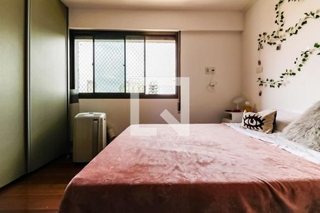 Apartamento à venda com 330m², 4 quartos e 4 vagas Apartamento à venda com 330m², 4 quartos e 4 vagasQuarto 2 - Suíte