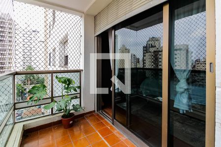 Apartamento à venda com 330m², 4 quartos e 4 vagas Apartamento à venda com 330m², 4 quartos e 4 vagasSacada do Quarto 1 - Suíte