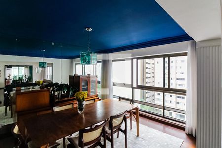 Apartamento à venda com 330m², 4 quartos e 4 vagas Apartamento à venda com 330m², 4 quartos e 4 vagasSala de Jantar