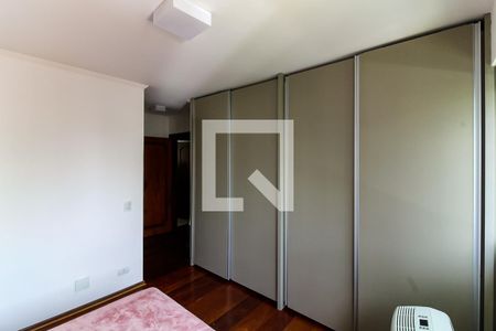 Apartamento à venda com 330m², 4 quartos e 4 vagas Apartamento à venda com 330m², 4 quartos e 4 vagasQuarto 2 - Suíte