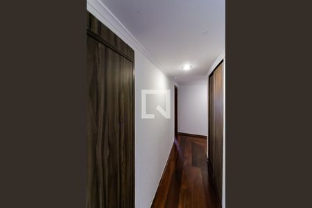Apartamento à venda com 330m², 4 quartos e 4 vagas Apartamento à venda com 330m², 4 quartos e 4 vagasCorredor dos Quartos