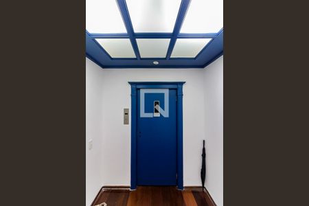 Apartamento à venda com 330m², 4 quartos e 4 vagas Apartamento à venda com 330m², 4 quartos e 4 vagasHall do Elevador