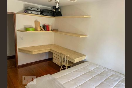 Casa de condomínio à venda com 415m², 3 quartos e 4 vagas Casa de condomínio à venda com 415m², 3 quartos e 4 vagasDormitório