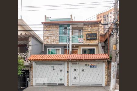 Casa à venda com 120m², 3 quartos e 3 vagas Casa à venda com 120m², 3 quartos e 3 vagasFachada